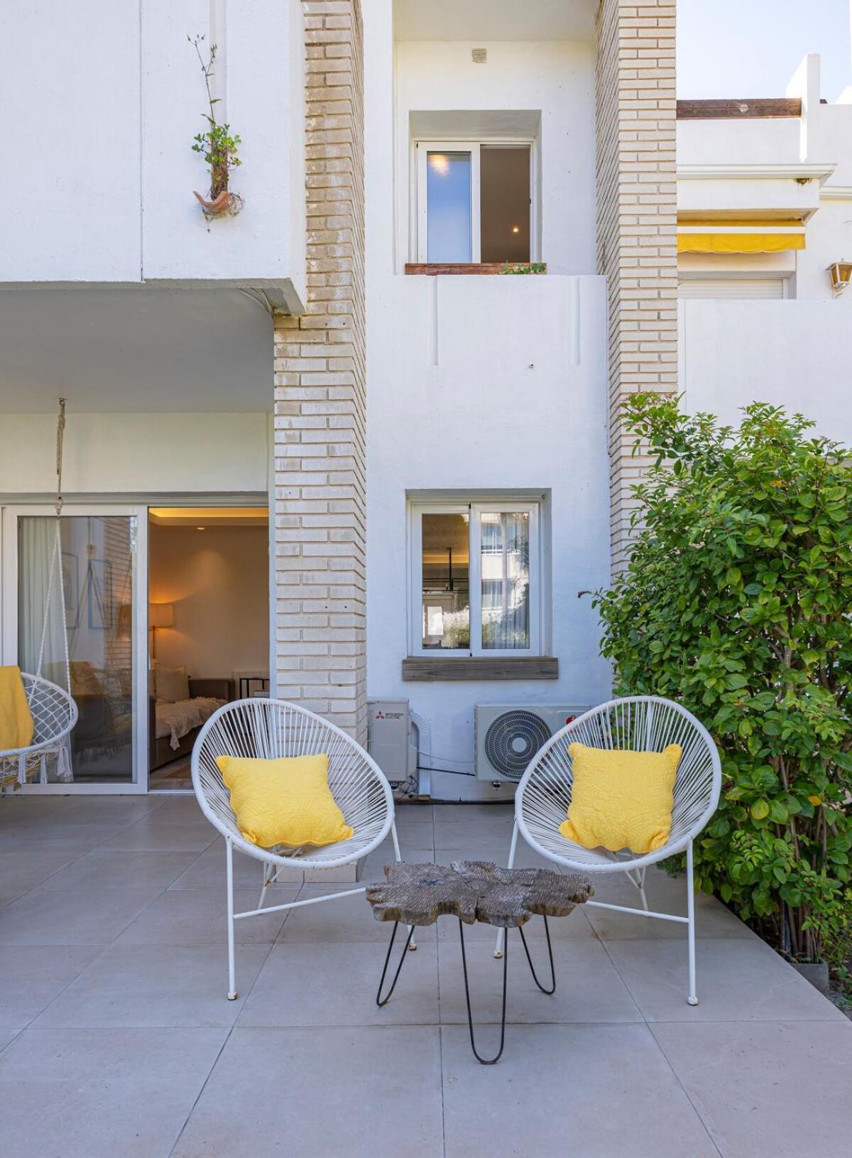 Charming Townhouse With Pool In Nueva Andalucia