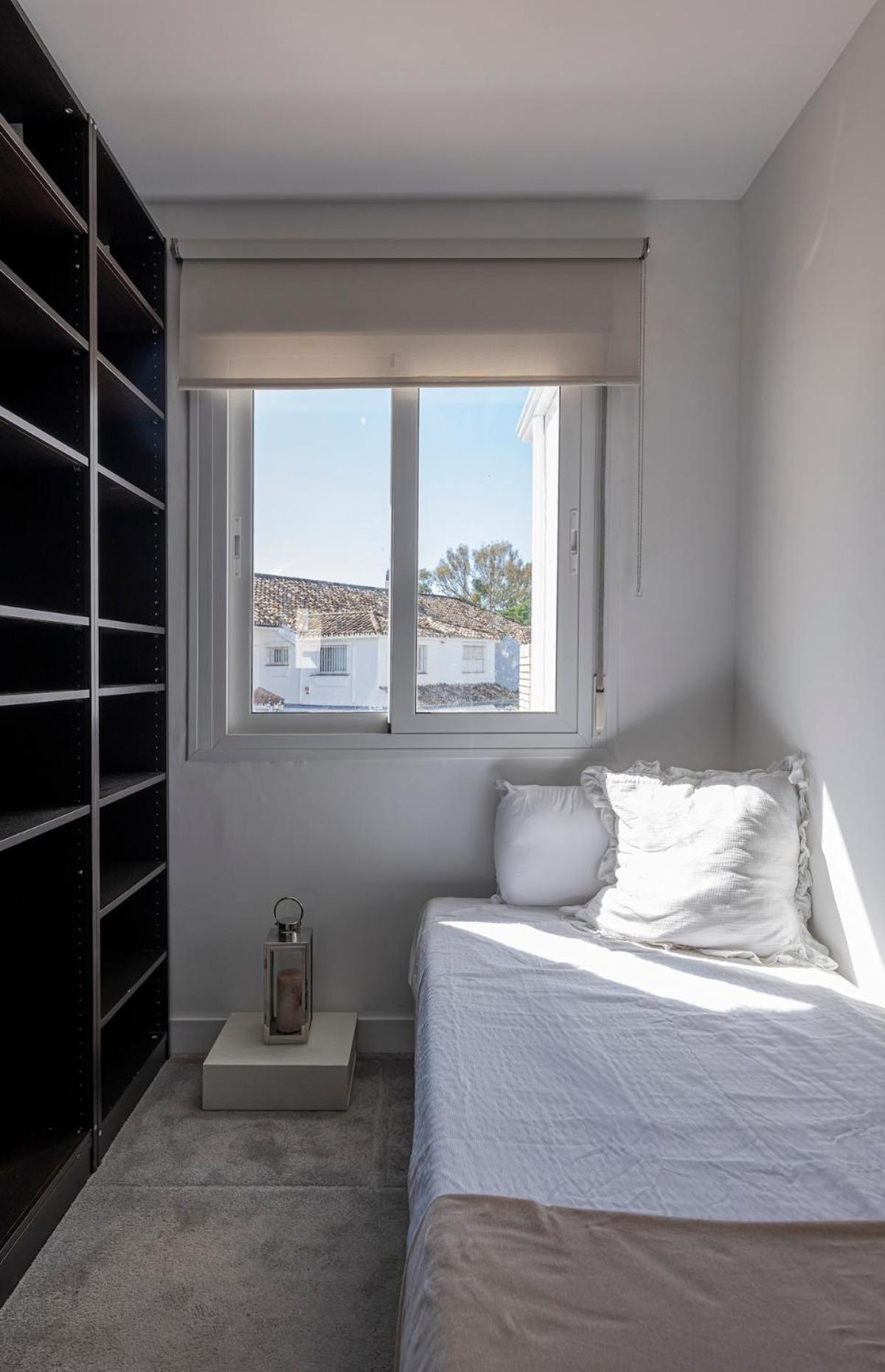Charming Townhouse With Pool In Nueva Andalucia Holiday home *