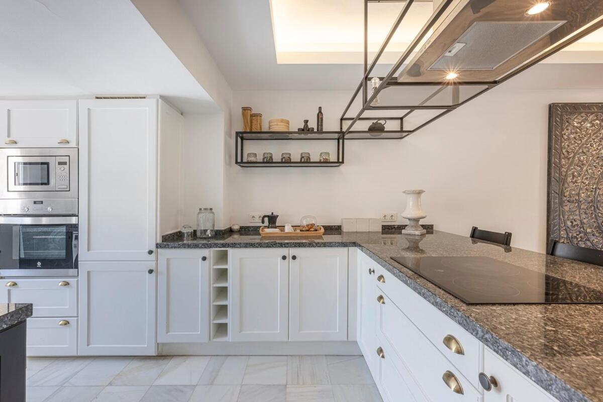 Charming Townhouse With Pool In Nueva Andalucia *