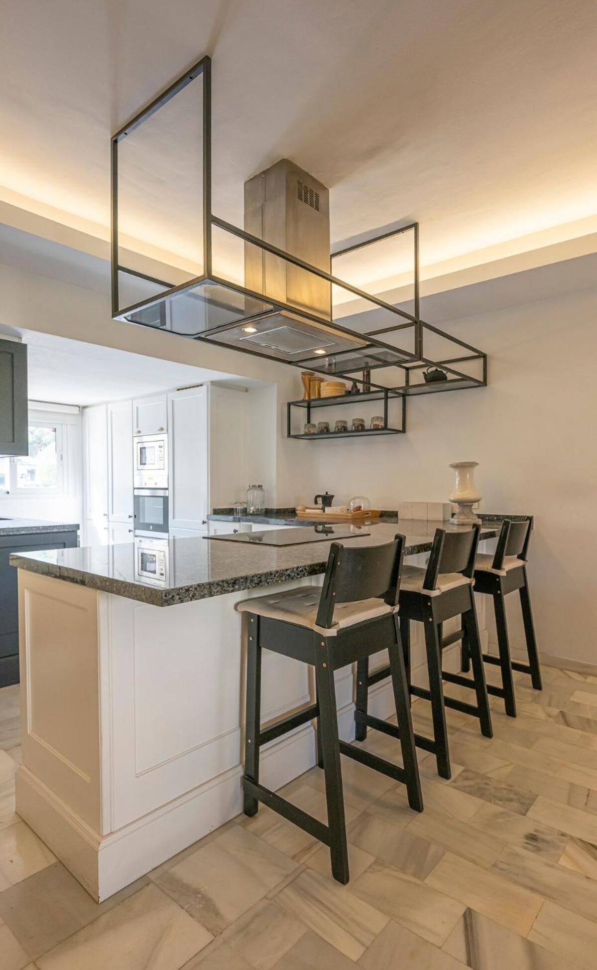 Сasa de vacaciones Charming Townhouse With Pool In Nueva Andalucia *