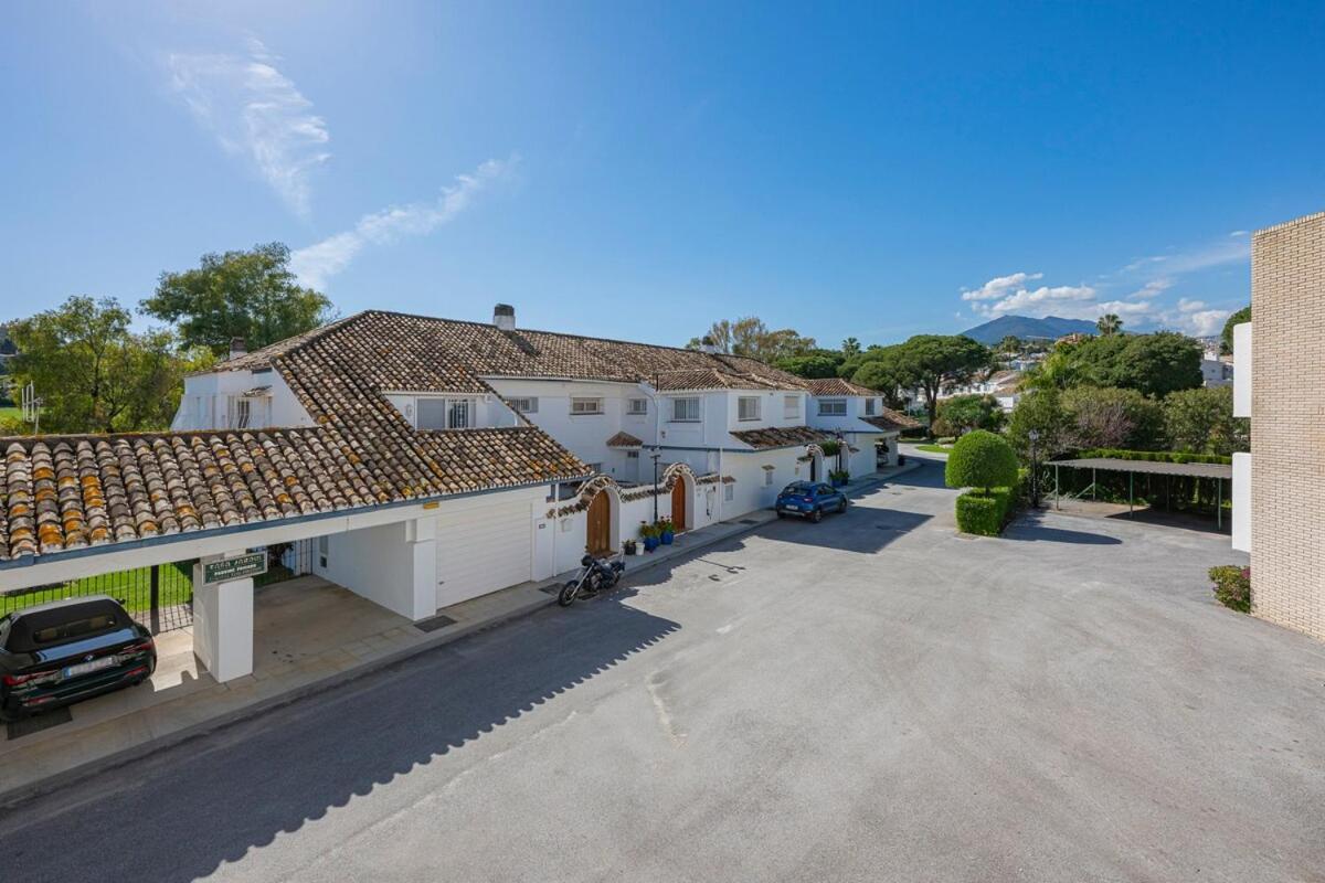 Сasa de vacaciones Charming Townhouse With Pool In Nueva Andalucia Marbella
