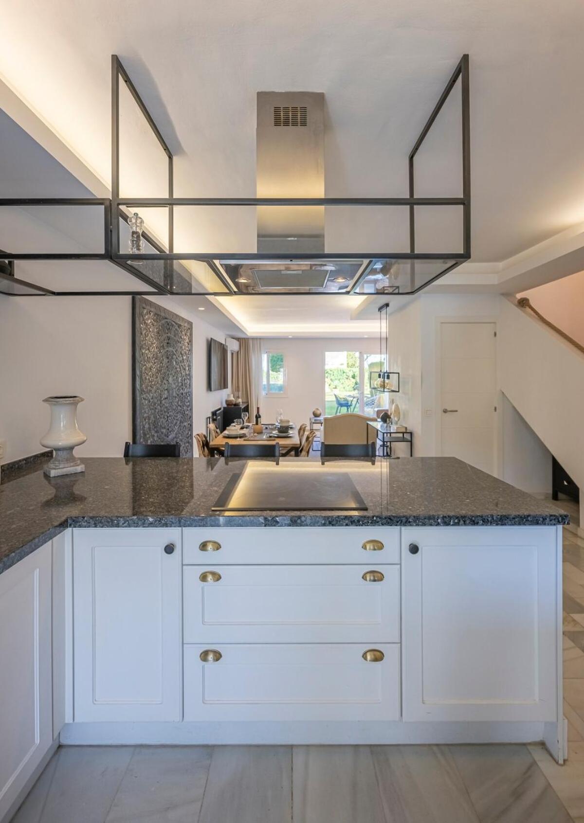 Charming Townhouse With Pool In Nueva Andalucia Marbella