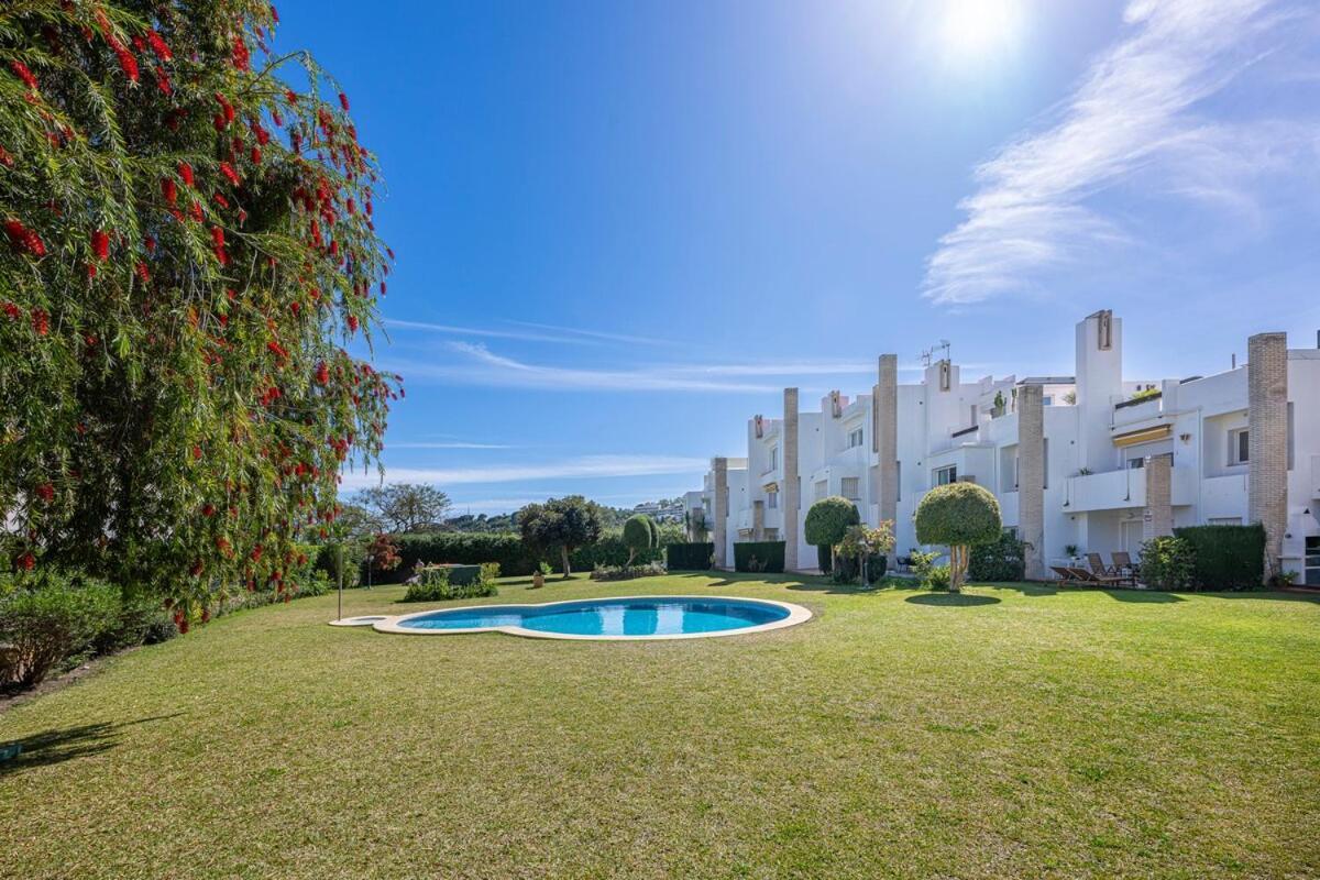 Сasa de vacaciones Charming Townhouse With Pool In Nueva Andalucia *